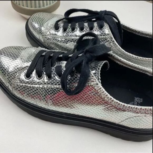 VERY RARE Dr. Martens SPIN Silver Snakeskin Metallic Shoes - Picture 2 of 8